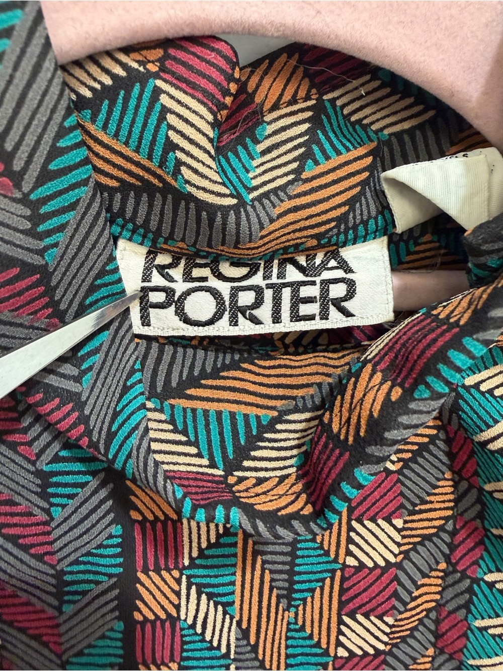 Vintage 80s Regina Porter Geometric Chevron Mock Neck Blouse Hidden Placket Sz 4 - Picture 5 of 16